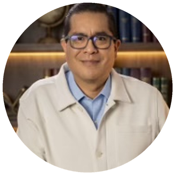 Mtro. Alberto Martínez Romero